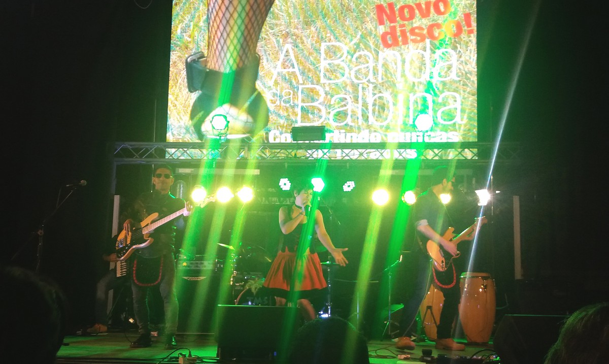 Después del ritmo de A Banda de Balbina, Placeres bailará al son de Los Satélites y Samba, a la espera de El Combo