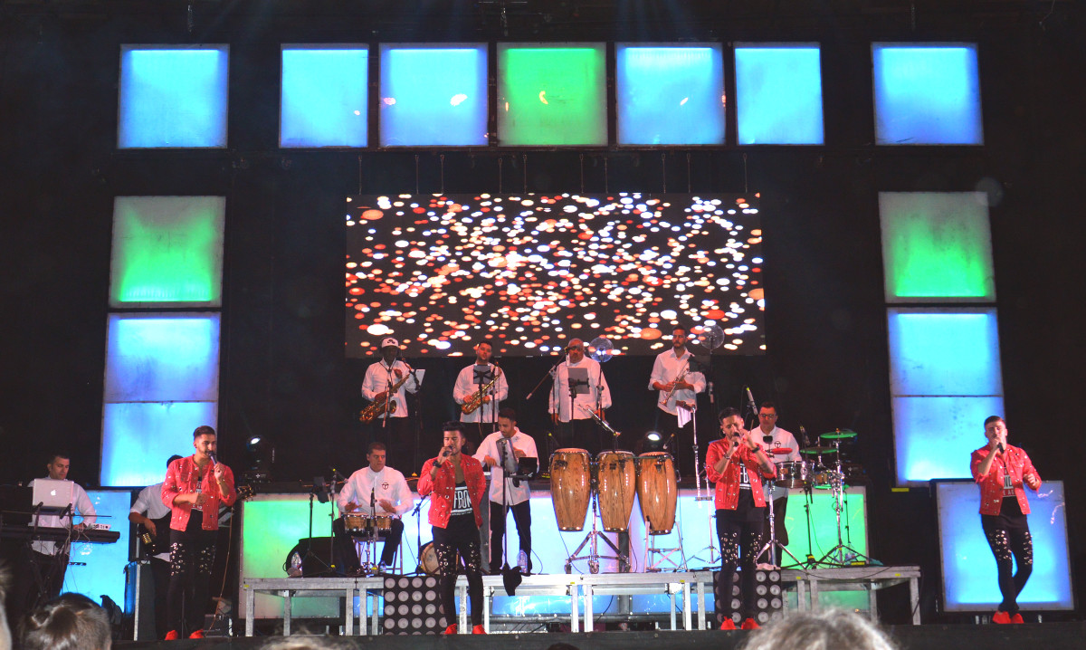 Tamarindos cosecha un espectacular inicio de su gira, ante un público muy numeroso y participativo